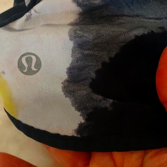 Lululemon Running Shorts Size 6 EUC - Picture 11 of 11